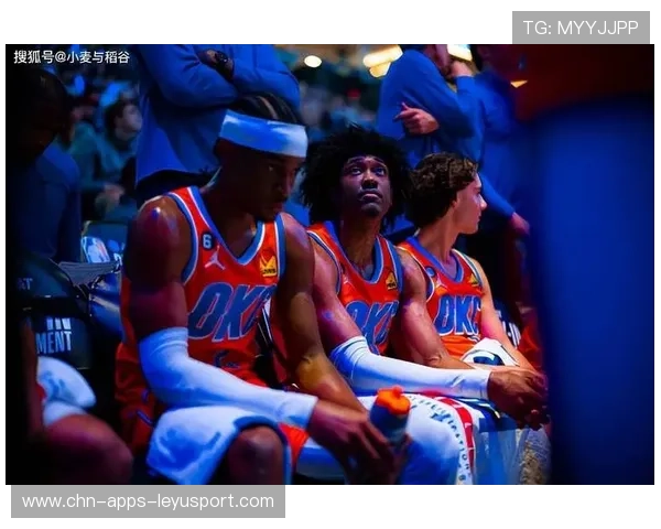 【赛场新星崩溃瞬间】UFC新秀手抖到拿不稳手套的背后故事