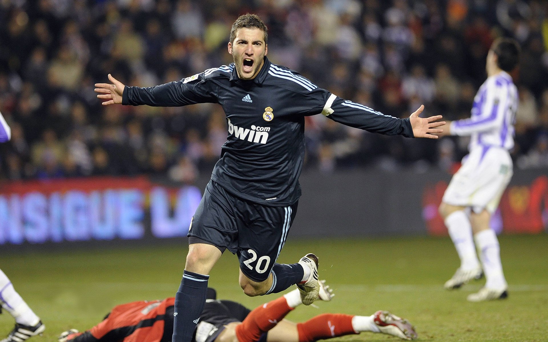 乐鱼体育APP官方下载-曼城继续在欧冠小组赛中保持全胜，福登与哈兰德继续闪光，曼城引援哈兰德